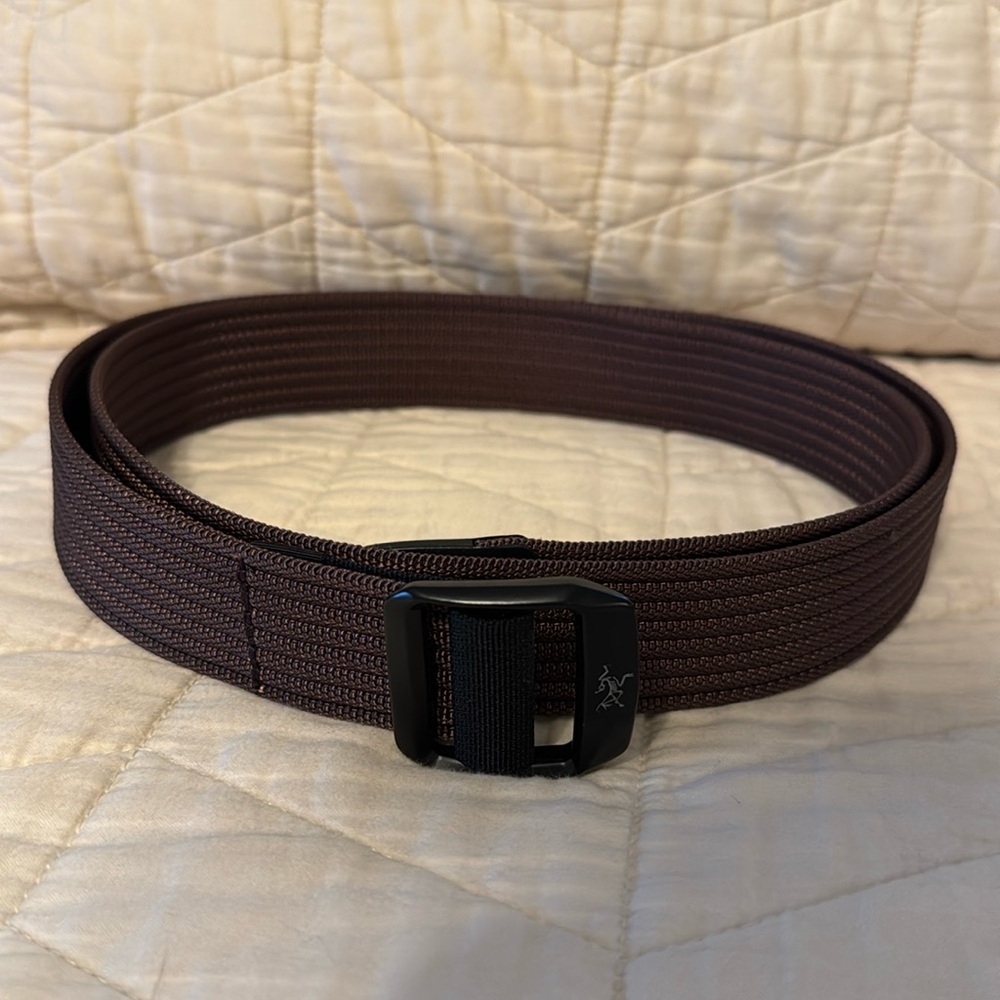 Arc’teryx conveyor belt size large. Like new. Brownish color